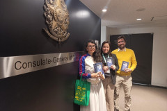 Escritora brasileira distribui pelo Japão livro de poemas sobre memória e identidade, realizado pela Lei Paulo Gustavo