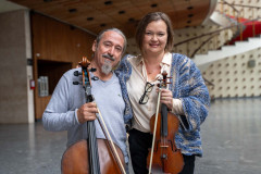 Casal, irmãos e aprendizado de gerações: os bastidores da Orquestra Sinfônica do Paraná