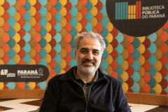 Escritor do Paraná apresenta Dalton Trevisan sem folclores e Curitiba imaginária em biografia