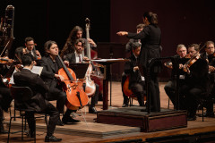 Com maestra e solista convidados, Orquestra Sinfônica lota o Guairão