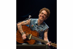 Teatro Guaíra recebe "Voz e Violão" do Nando Reis em apresentação acústica