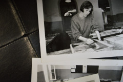 Ocupação Mulheres Arquivadas, projeto de práticas de pesquisa, mediação e curadoria voltado à reflexão de trabalhos de mulheres que atuam no campo da arte contemporânea no Paraná.