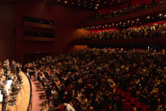 Concerto da Orquestra Sinfônica do Paraná com pianista português lota o Guairão