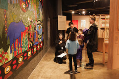 Museu Paranaense (MUPA) - Em cartaz – “Miragem”, “Objeto sujeito”; “Antes ecos e ocos”; “Nosso estado: vento e/em movimento”; “Mejtere: Histórias recontadas”, “Ephemera/perpétua”, “Lange de Morretes: entre paisagens”; “Numismática e cultura material”.