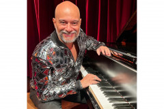 "Piano Golden Songs": Rogério Koury revisita grandes sucessos em concerto solo no Guairinha