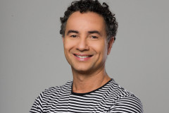 Marco Luque reúne quatro personagens icônicos em apresentação no Guairão