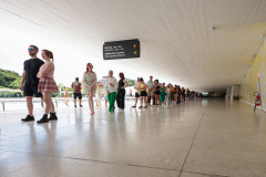 Primeira quarta-feira do ano é marcada por filas no Museu Oscar Niemeyer (MON), em Curitiba