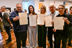 Família de Paulo Leminski recebe textos do autor que ficaram esquecidos em avião