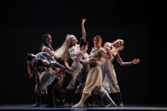 Orquestra Sinfônica e Balé Teatro Guaíra abrem inscrições para músicos e bailarinos