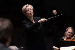Ingressos para concerto da OSP com a maestra britânica Catherine Larsen-Maguire já estão à venda