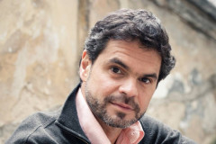 Rodrigo Lacerda participa do projeto Um Escritor na Biblioteca em abril.