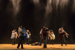 Balé Teatro Guaíra abre as comemorações dos 50 anos com A Sagração da Primavera. As apresentações serão nos dias 3, 4 e 5 de maio e serão acompanhadas pela Orquestra Sinfônica do Paraná.
