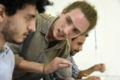 O professor do curso Croquis Urbanos, Guilherme Cesar Novak; aulas são no Museu Casa Alfredo Andersen. 