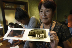 Maria Rosa Brasil Tiguá se reconheceu em uma foto feita por Kozák entre 1955-1956. Na foto, ela é a segunda criança, da esquerda para direita.