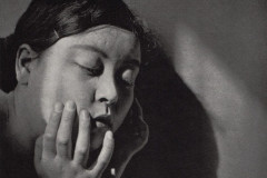 Foto de Yasuko Nojima. Revista Koga (Light Pictures), 1932.
