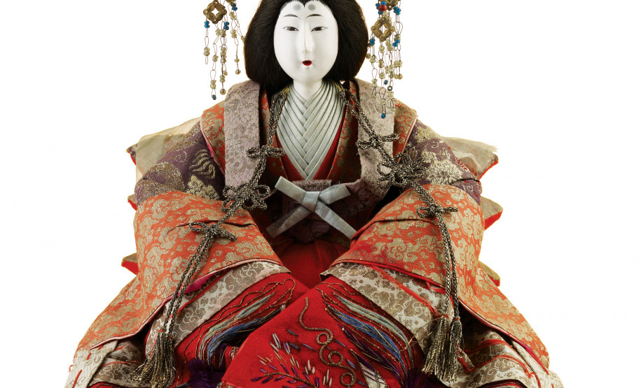 MON realiza exposição de bonecos japoneses