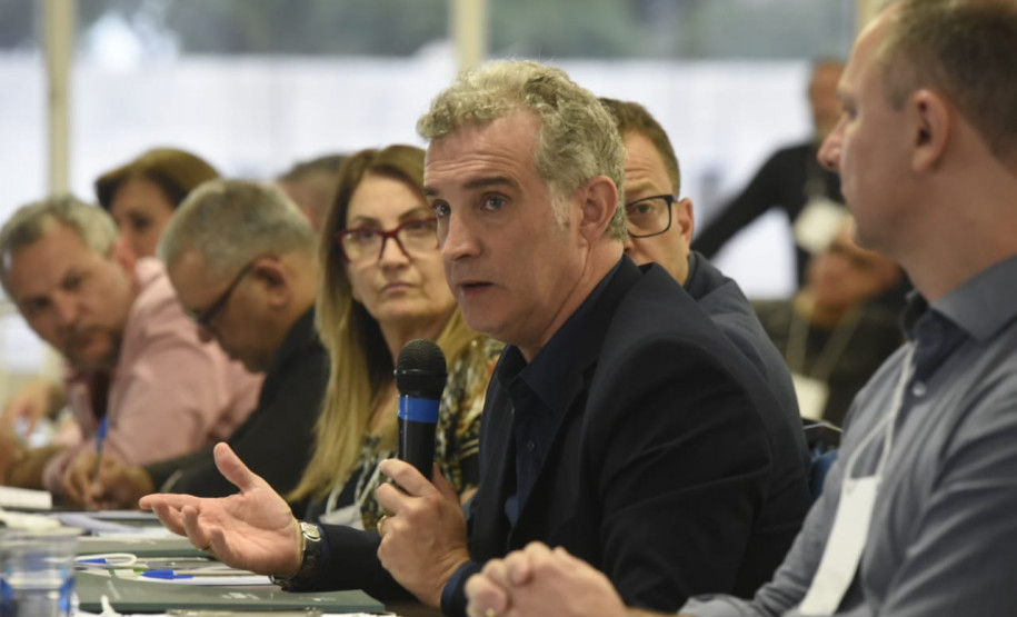 Secretário da Comunicação Social e da Cultura, Hudson José, apresenta novo edital do Profice em reunião do Conselho Estadual de Cultura em Londrina