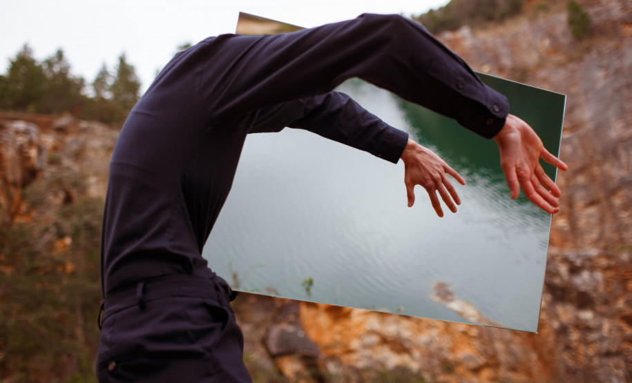 Imagem da campanha "Sinal dos Tempos" criada para apresentar a nova identidade do Museu Paranaense.