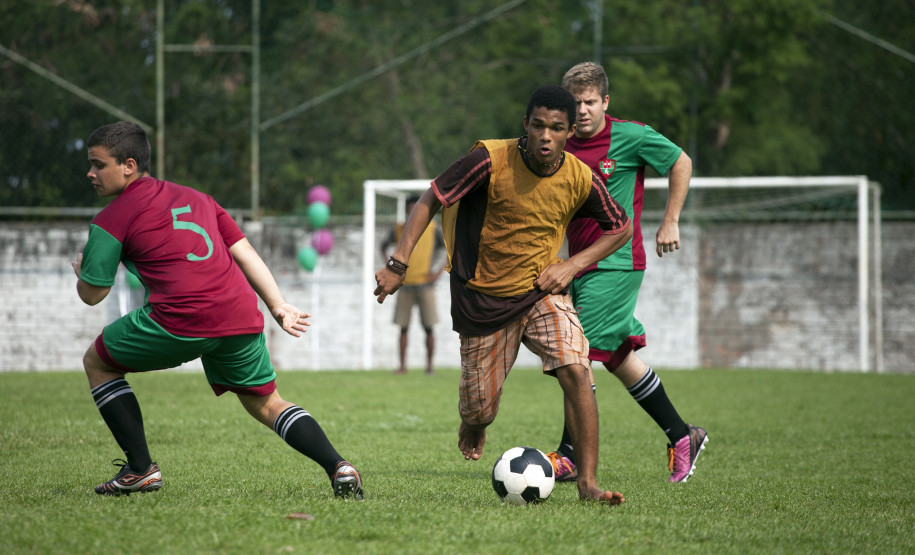 A Mostra Cordilheira exibe três sessões de filmes de realizadores e realizadoras negras. A imagem de reprodução é do filme "Correndo atrás", que será exibido em 20 de novembro às 19h.