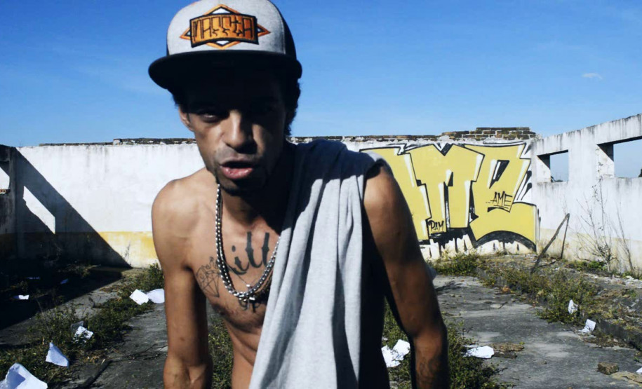 Videoclipe “O Poeta das Lágrimas de Sangue”, KillaZ (São José dos Pinhais). Imagem Reprodução/Divulgação