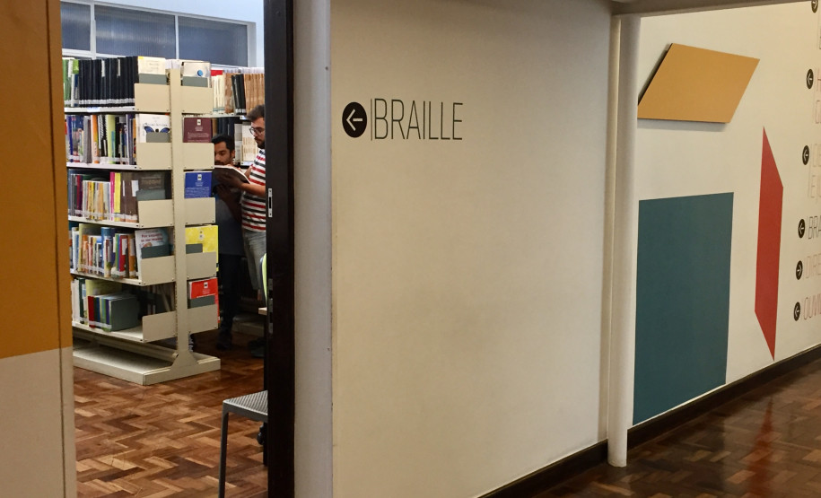 Seção Braille da Biblioteca Pública fica mais acessível após reformulação