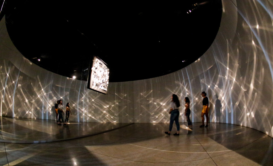 Exposição Luz ≅ Matéria do MON agora disponível na plataforma Google Arts & Culture. Foto Antonio More