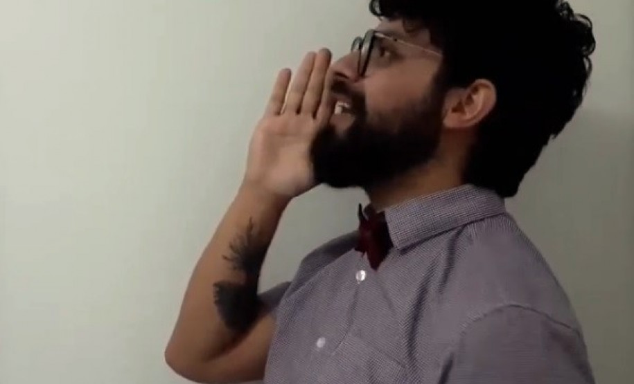 Ator e diretor Thiago Dominoni conta a história "A bruxa do batom vermelho" de Anderson Novello