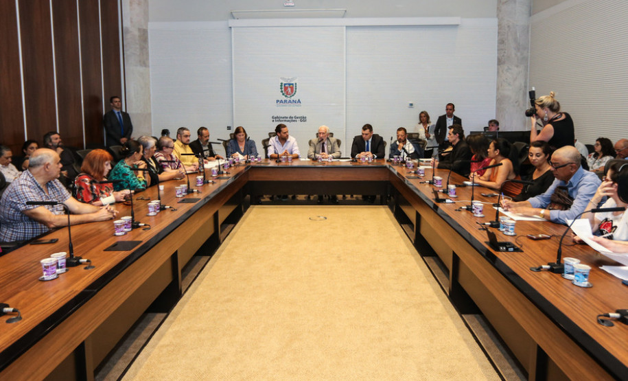O vice-governador Darci Piana recebeu nesta quarta-feira (11) representantes da classe artística e cultural do Estado no Palácio Iguaçu. Foto Geraldo Bubniak/AEN