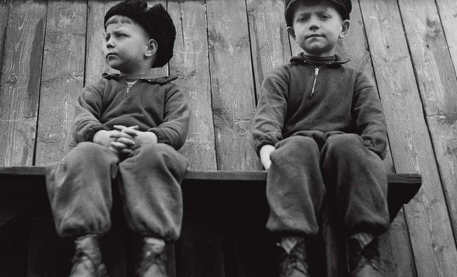 O Museu Oscar Niemeyer (MON) inaugura uma nova exposição virtual no Google Arts & Culture neste 1º de maio. “Antanas Sutkus: Um Olhar Livre” reúne imagens feitas pelo fotógrafo lituano, um dos mais expressivos em âmbito mundial. Agora são nove mostras do MON disponíveis na plataforma.