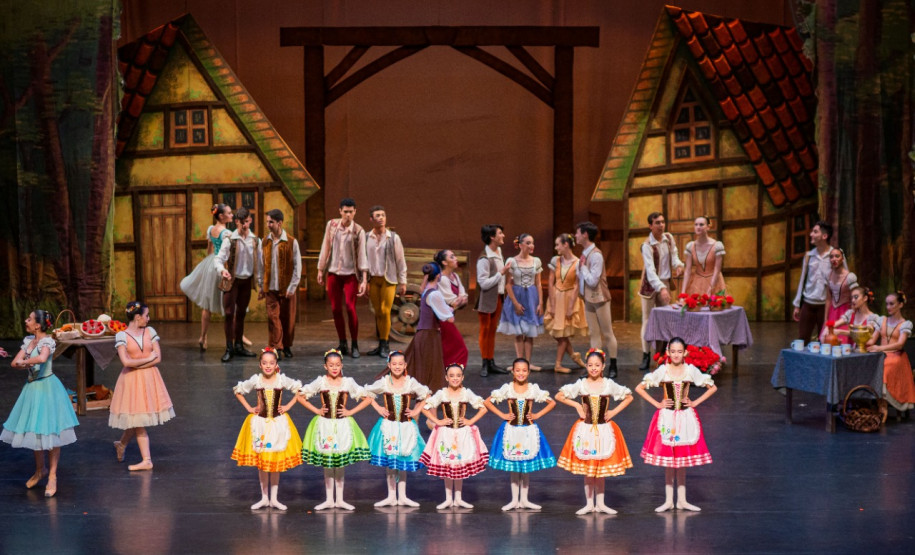 Escola de Dança Teatro Guaíra celebra 65 anos