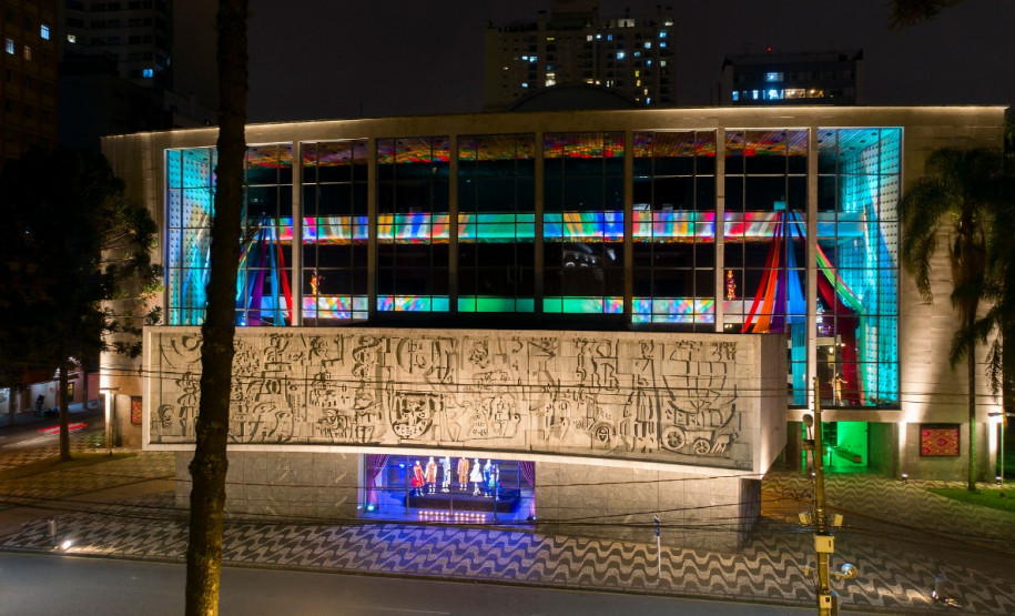 Fachada do Centro Cultural do Teatro Guaíra