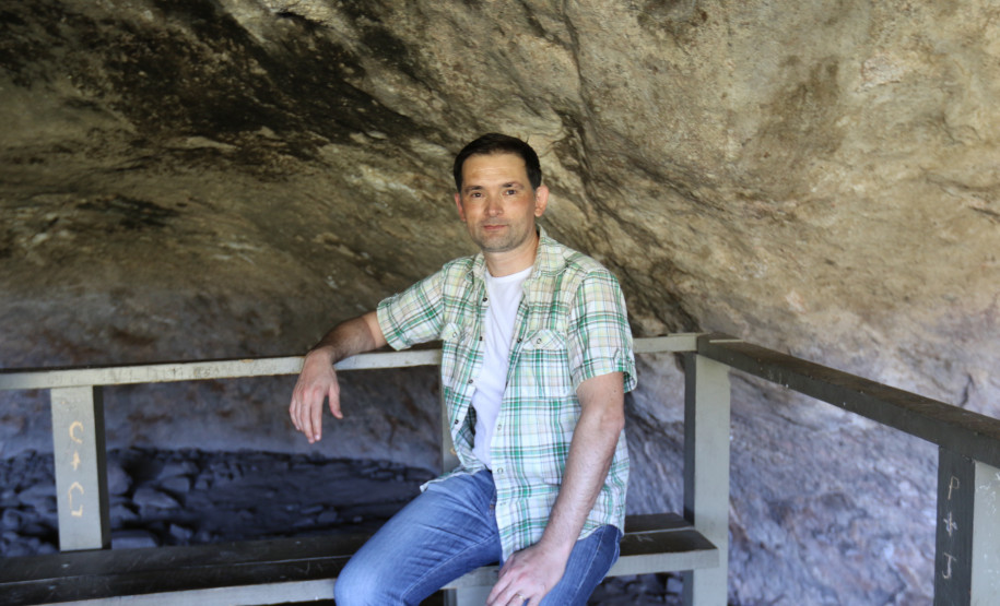 Alexandre Karsburg no local da morte do Monge