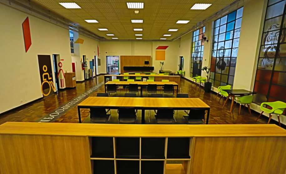 Interior da Biblioteca Pública do Paraná