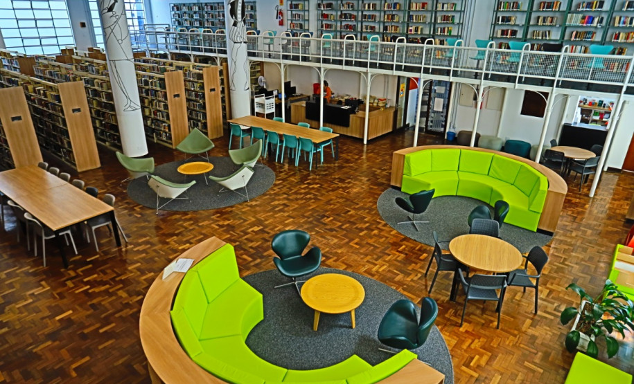 Interior da Biblioteca Pública do Paraná