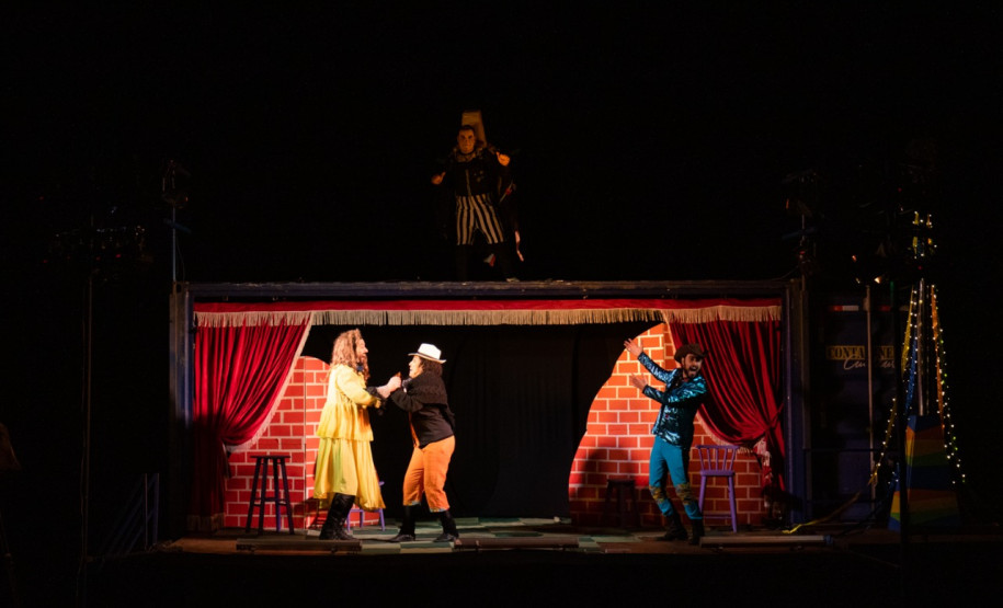 Performance da I Mostra Container Cultural