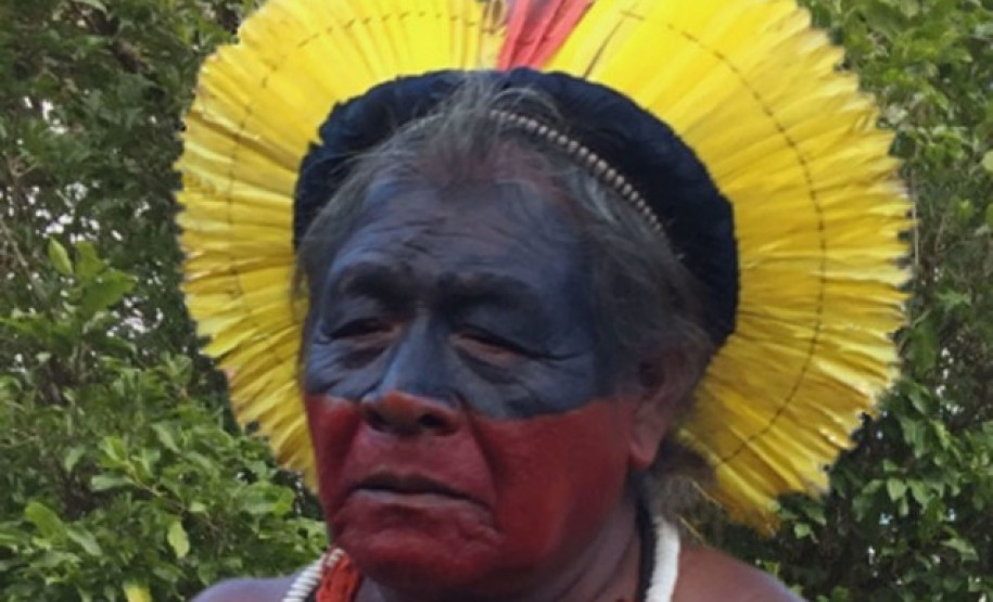 Close no rosto de índio Kayapo