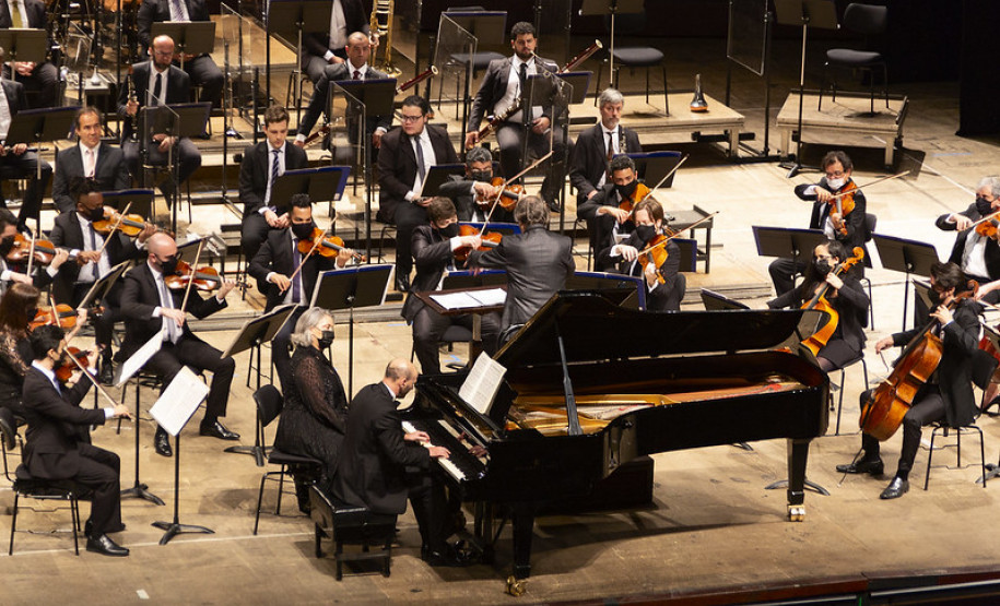 Orquestra Sinfônica do Paraná reencontra o público no grande auditório do Teatro Guaíra