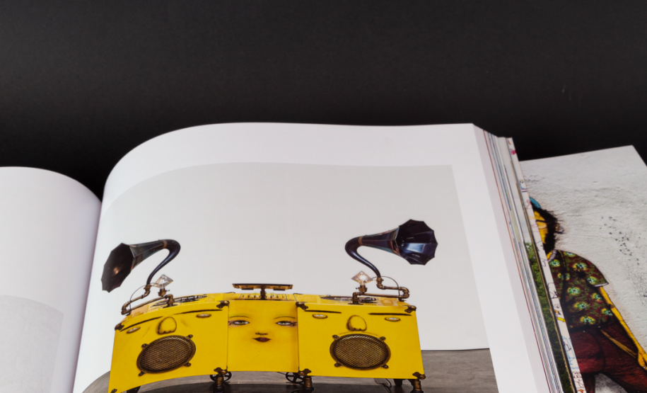 Imagem do Catálogo d'OSGEMEOS