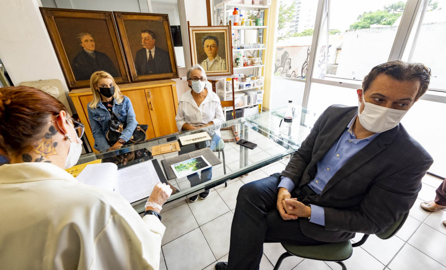 Descendentes de Daros entregam suas obras para o MCAA