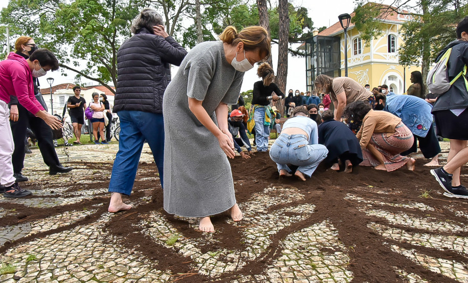 O MUPA recebeu no sábado e domingo a mestre em biologia e artista indígena contemporânea Uýra, diretamente da Amazônia Central