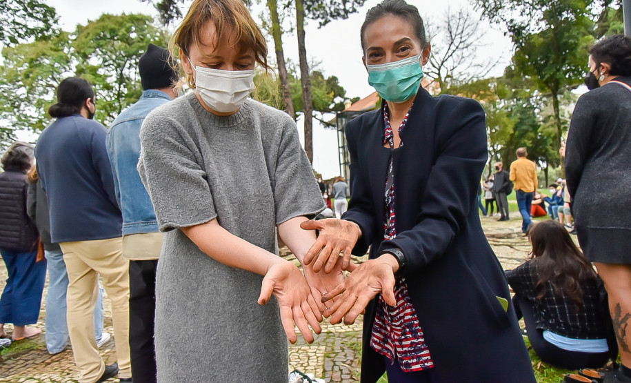 O MUPA recebeu no sábado e domingo a mestre em biologia e artista indígena contemporânea Uýra, diretamente da Amazônia Central