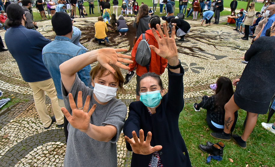 O MUPA recebeu no sábado e domingo a mestre em biologia e artista indígena contemporânea Uýra, diretamente da Amazônia Central