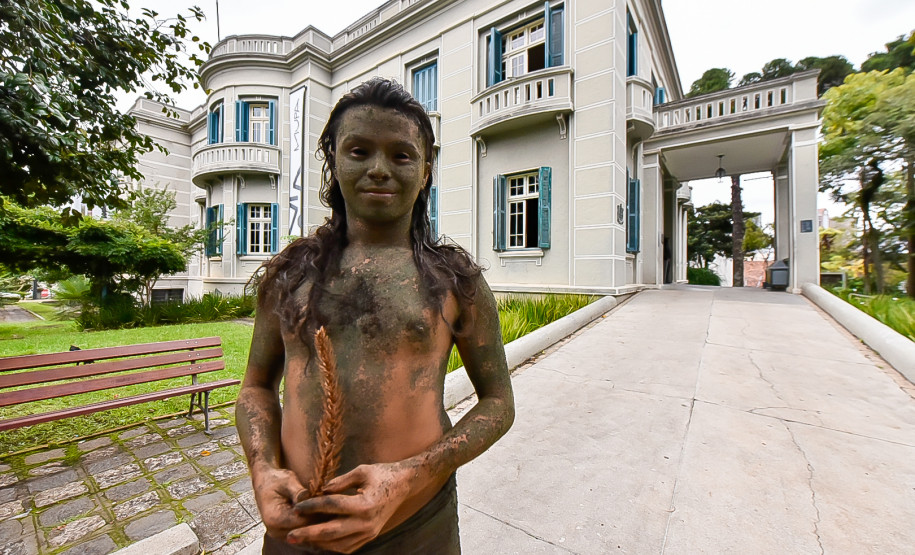 O MUPA recebeu no sábado e domingo a mestre em biologia e artista indígena contemporânea Uýra, diretamente da Amazônia Central
