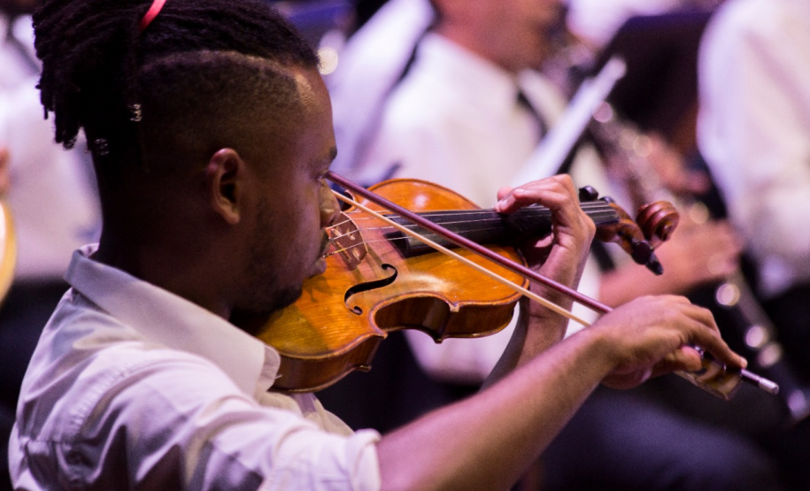 Músicos da Orquestra Sinfônica do Paraná em apresentação