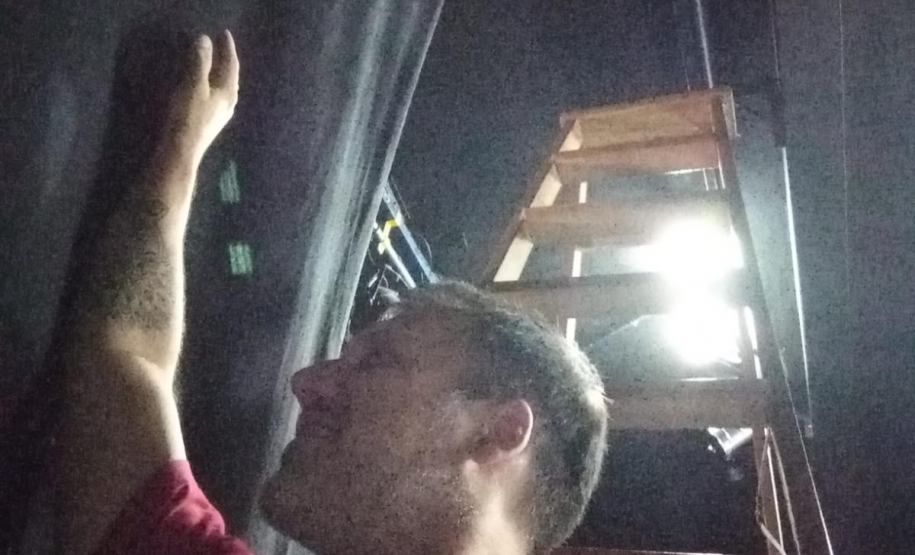 Marcelo trabalhando nos bastidores