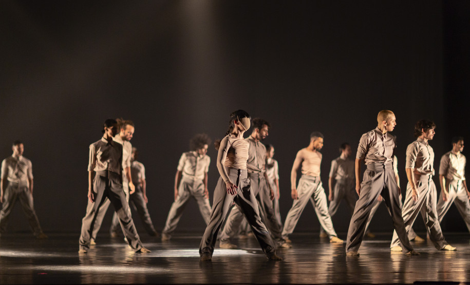 Nova coreografia Terra Brasilis, do Teatro Guaíra