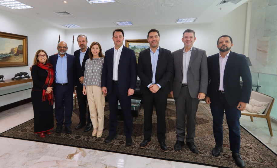 O Governo do Paraná apresentou na manhã desta quinta-feira (05/05), no Palácio Iguaçu, o Projeto Crianças no Teatro com incentivo da Audi do Brasil