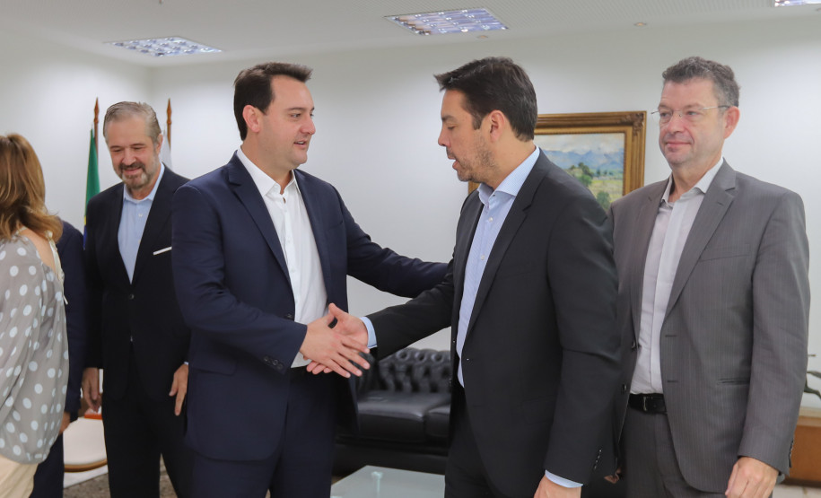 O Governo do Paraná apresentou na manhã desta quinta-feira (05/05), no Palácio Iguaçu, o Projeto Crianças no Teatro com incentivo da Audi do Brasil