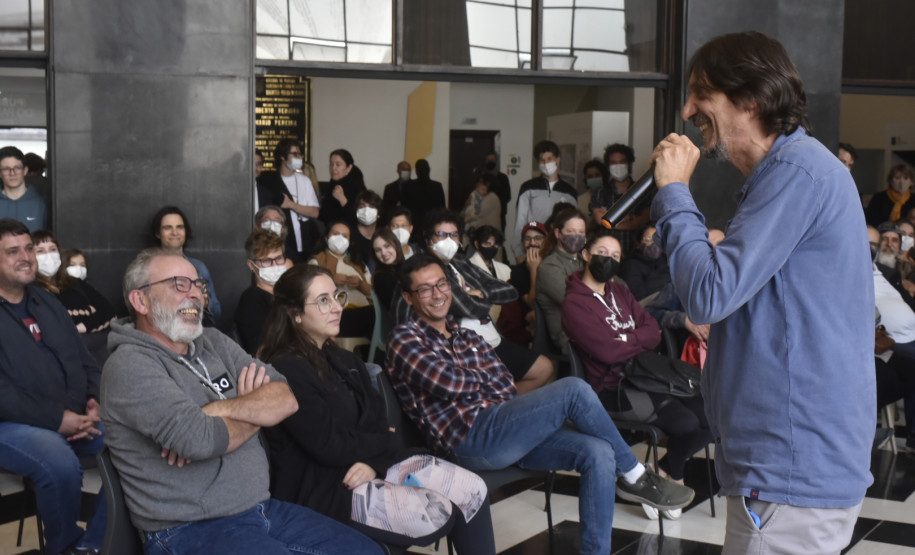 Eduardo Bueno dá palestra sobre a história do Brasil na Biblioteca Pública do Paraná