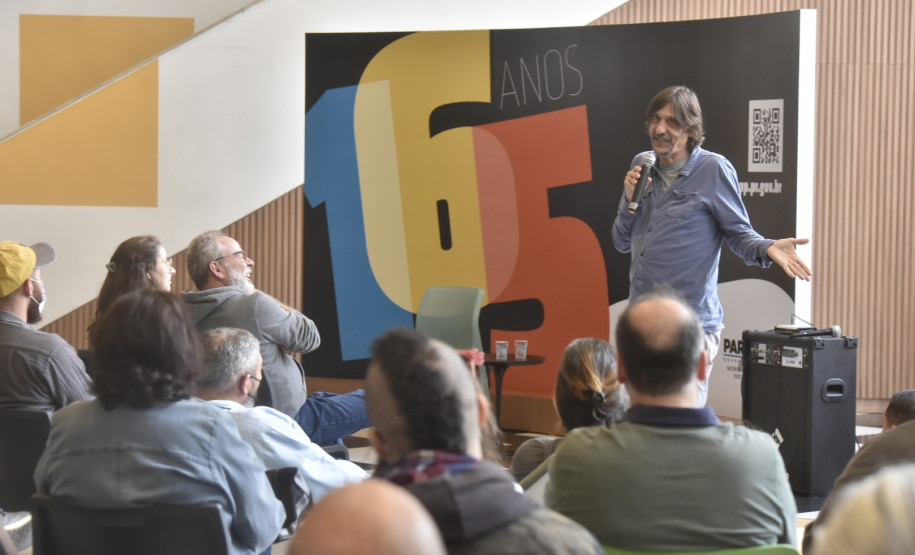 Eduardo Bueno dá palestra sobre a história do Brasil na Biblioteca Pública do Paraná
